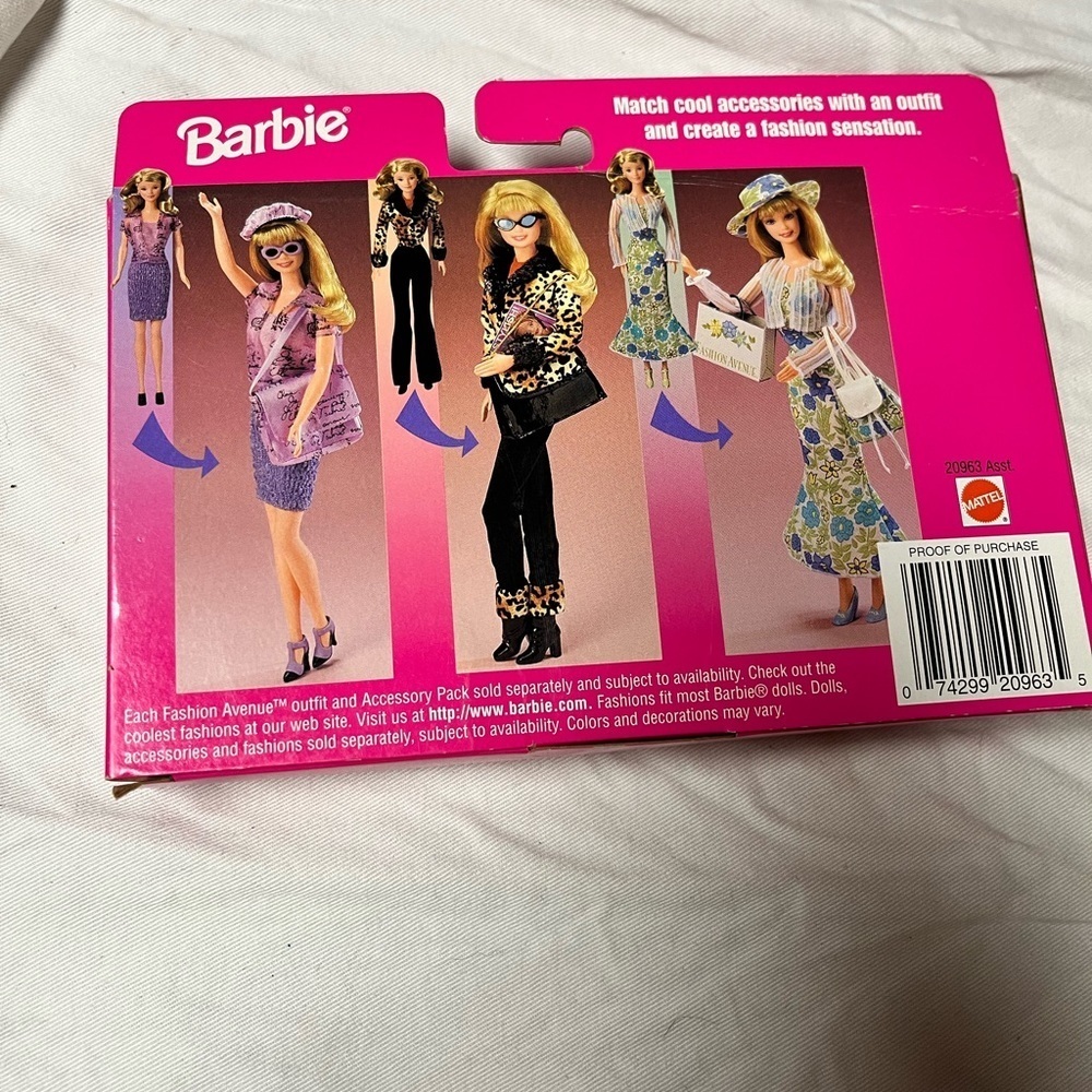 NEW BARBIE FASHION AVENUE ACCESSORIES SET PURPLE HAT BAG MATTEL 1998 NIB 20963 > - Picture 3 of 4